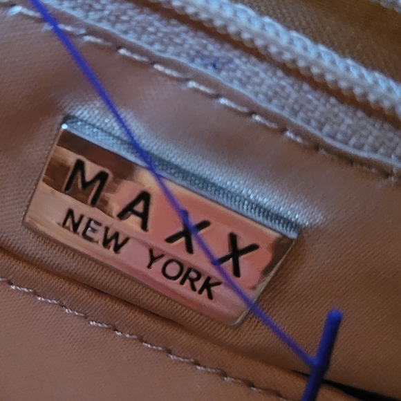 Maxx New York Women's Fashionista Graphic Vinil Shoulders/Tote Bag 15"×10"×5" - Picture 2 of 16